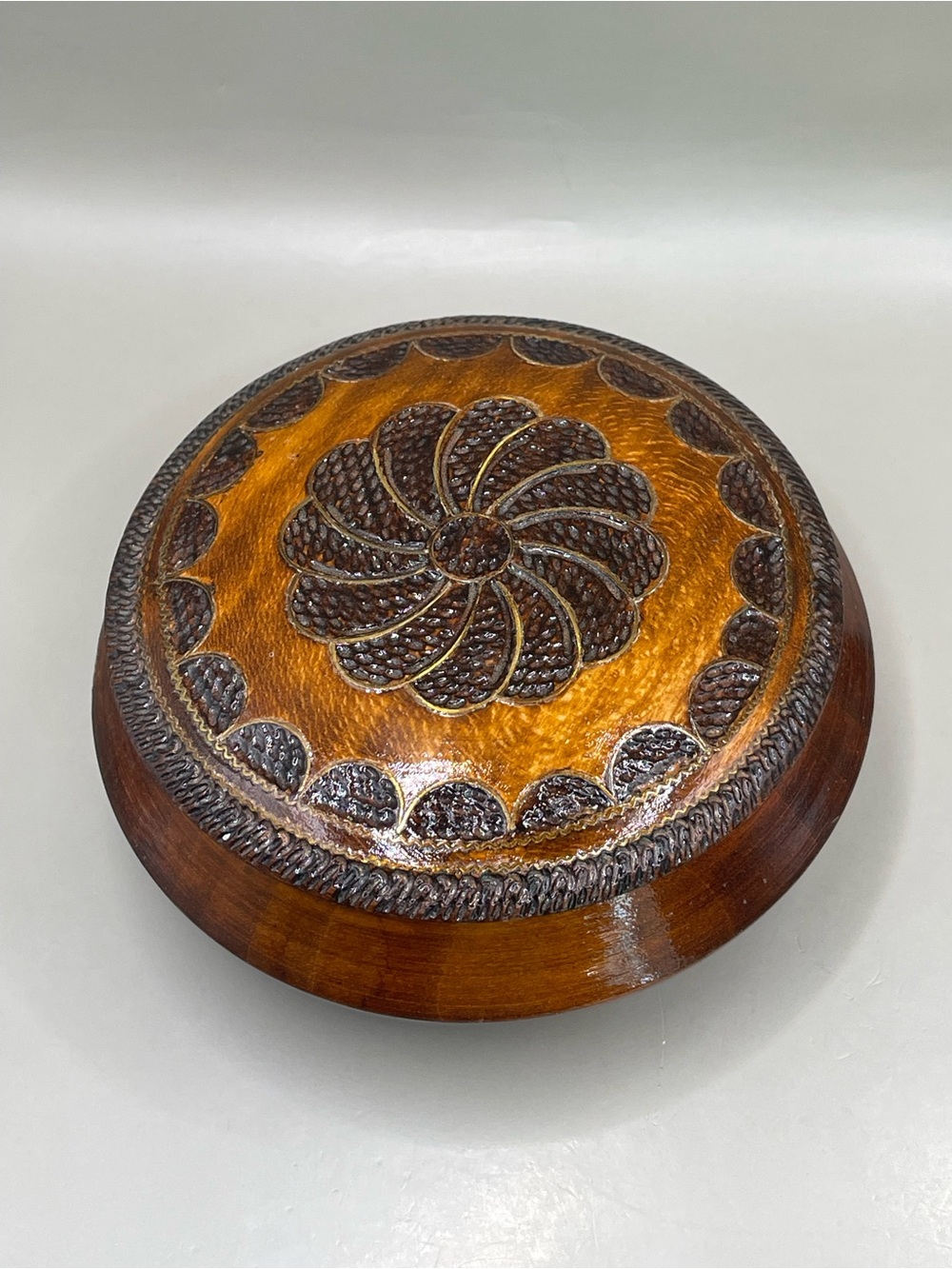 Vintage Floral Carved Trinket/Jewelry Round Box Jar W/Lid Polish